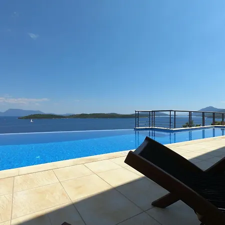 Luxurioese Ferienvilla Fuer 8 Personen Nydri (Lefkada)